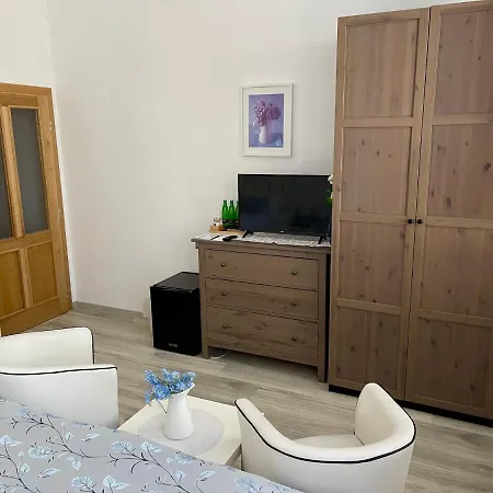 U Vlčků 3*